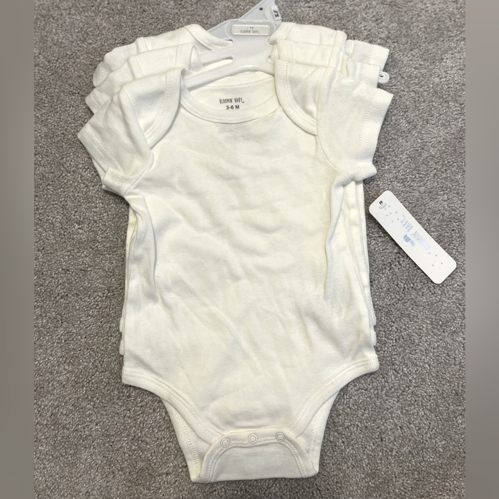 ⭐️5/$25⭐️ NWT Bloomin’ Baby 3-6M White Baby Onesie Bodysuit Set of 3